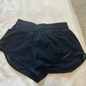 Lulu Lemon Hotty Hot Lined Short 2.5"